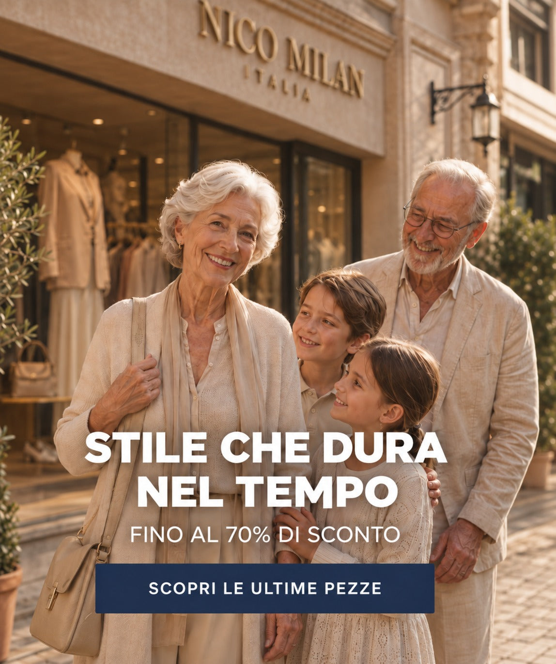 Coppia senior con i nipoti davanti alla boutique Nico Milan Italia. Stile che dura nel tempo, fino al 70% di sconto.